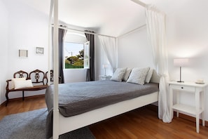 Villa | 4 bedrooms - Farm on the Beach sea View 2 Steps From Lisbon (Almada)