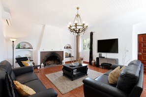 Villa - Farm on the Beach sea View 2 Steps From Lisbon (Almada)