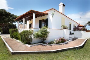 Villa | 4 bedrooms - Farm on the Beach sea View 2 Steps From Lisbon (Almada)