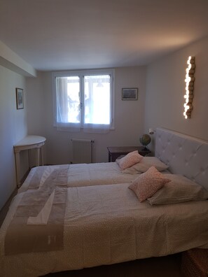 4 Schlafzimmer, BĂŒgeleisen/BĂŒgelbrett, Reisekinderbett, kostenloses WLAN