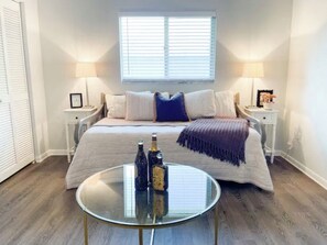 2 bedrooms, desk, iron/ironing board, WiFi