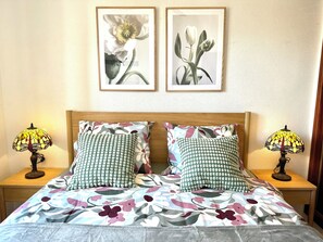 3 bedrooms, iron/ironing board, WiFi, bed sheets