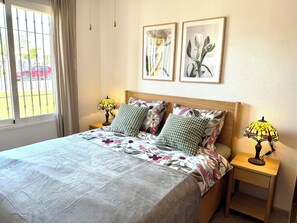 3 Schlafzimmer, Bügeleisen/Bügelbrett, WLAN, Bettwäsche