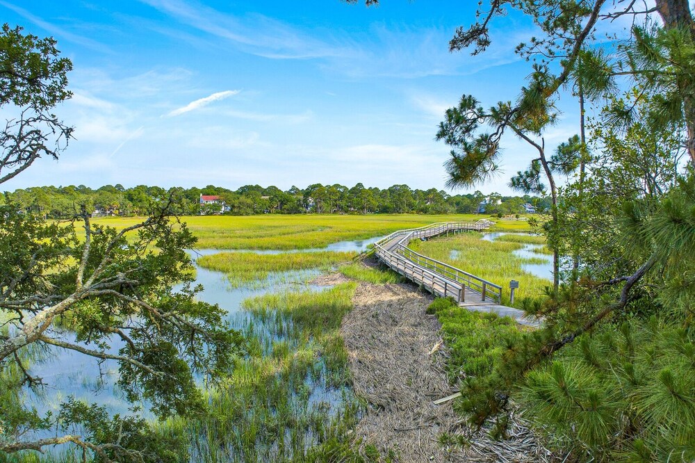 Pet friendly, golf cart included - 854 Marsh Dunes
