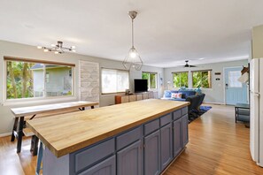 TV, fireplace - Pet friendly, golf cart included - 854 Marsh Dunes (Fripp Island)