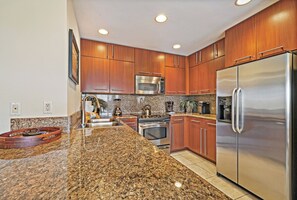 雪櫃、微波爐、焗爐、爐具