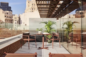 2 bedrooms, hypo-allergenic bedding, minibar, in-room safe