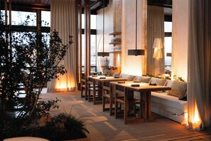 2 restauranter, frokost, lunsj og middag serveres, middelhavsretter