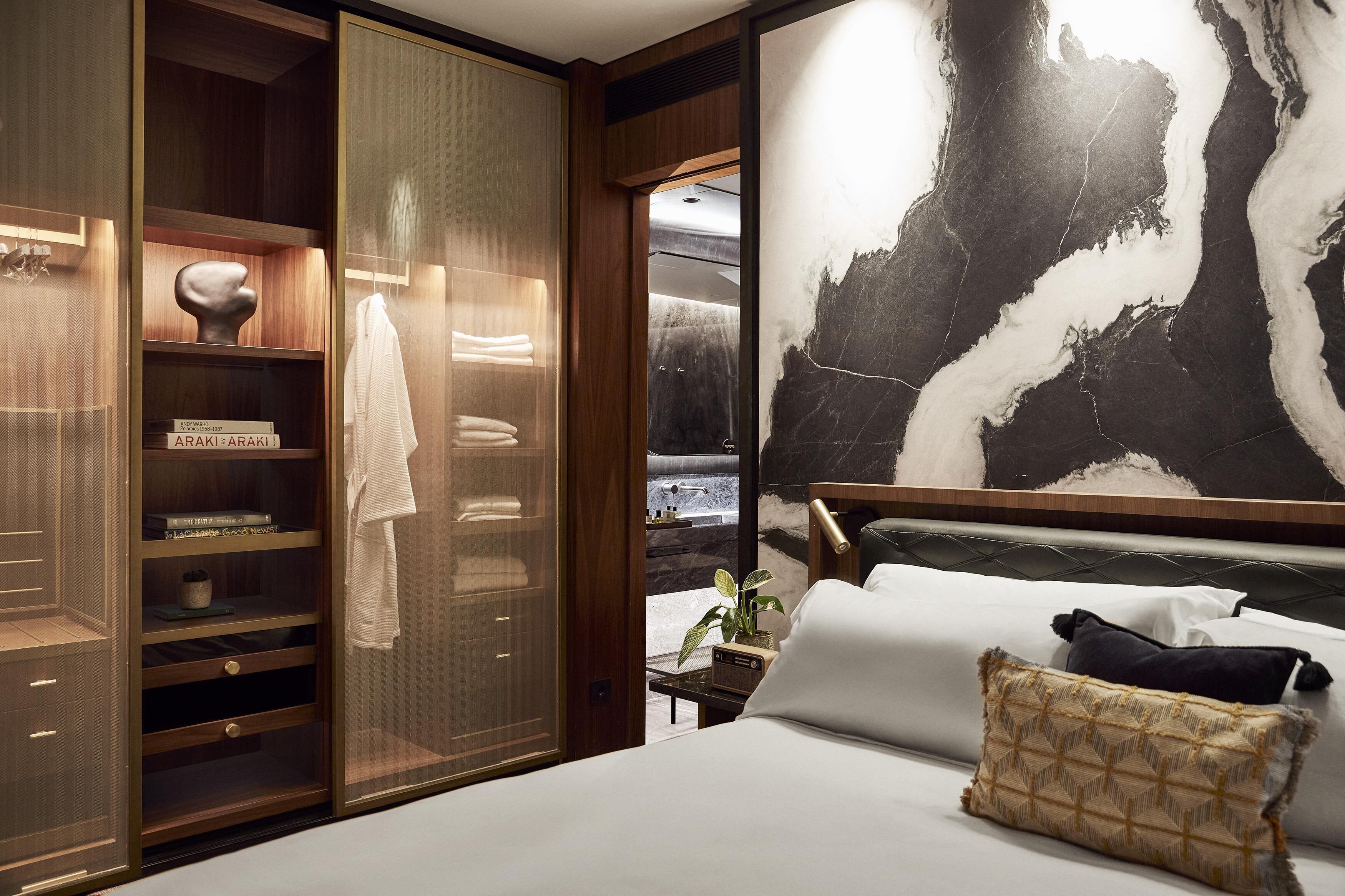 Hypo-allergenic bedding, minibar, in-room safe, desk