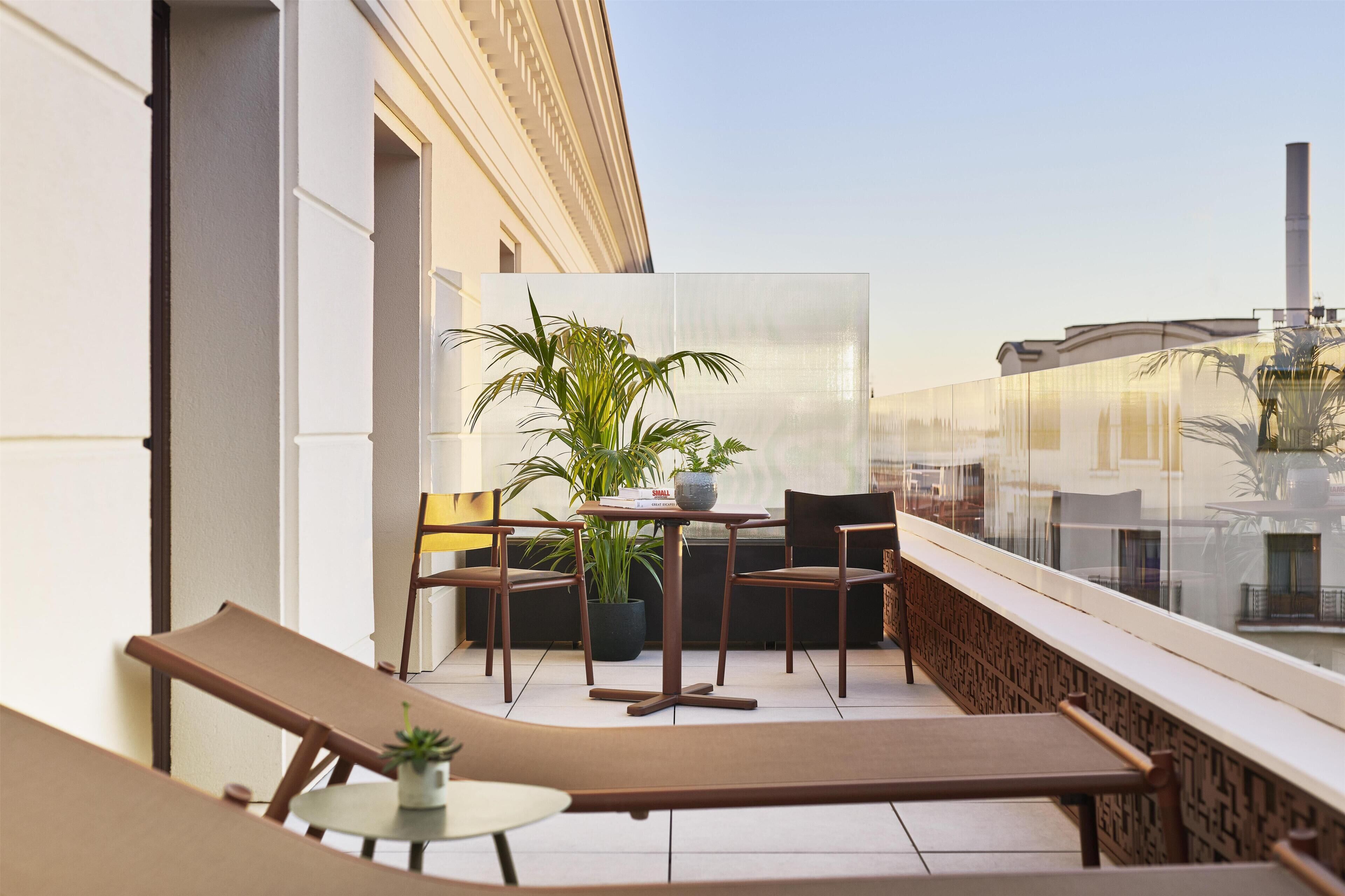 ルーム キングベッド 1 台 テラス | 低刺激性寝具、ミニバー、セーフティボックス (室内)、デスク