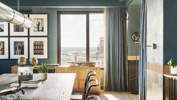 Suite (Penthouse) | 2 bedrooms, hypo-allergenic bedding, minibar, in-room safe