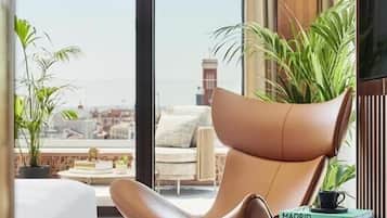 Suite, terraza | 2 dormitorios, ropa de cama hipoalergénica, minibar y caja fuerte