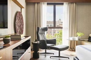 客房, 1 張特大雙人床 (City View) | 2 間睡房、防敏寢具、迷你吧、房內夾萬