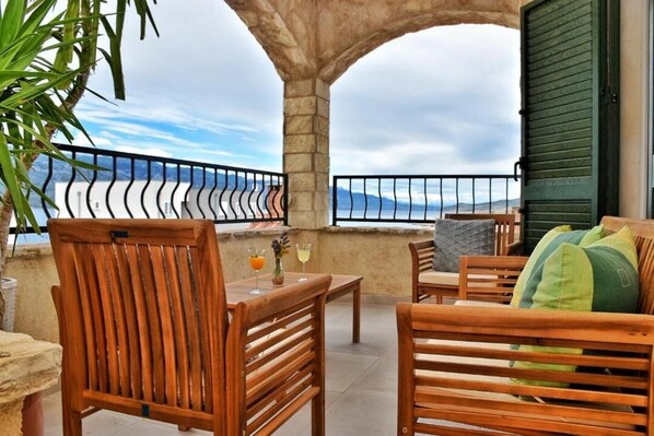 Terrace/patio - Wild Wind Residence 2 - Apartment with Shared Pool & BBQ (Ražanac)