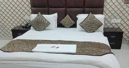 Hotel Mandakini Lush centrally located at kanpur city