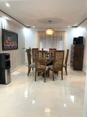 Dining - Caribbean Dreams Apartement Beautiful Pool and Gym (Santiago De Los Caballeros)