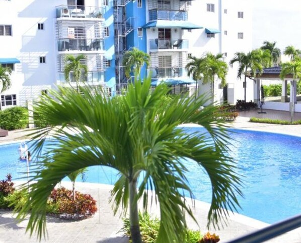 Outdoor pool - Caribbean Dreams Apartement Beautiful Pool and Gym (Santiago De Los Caballeros)