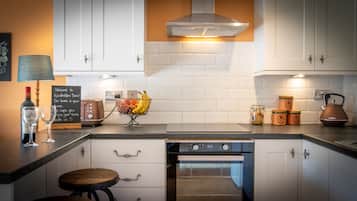 冰箱、微波炉、烤箱、炉灶