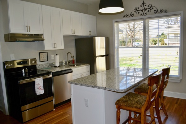 KĂŒhlschrank, Mikrowelle, Ofen, Herdplatte