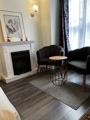 Junior Suite, 2 Bedrooms, Non Smoking, Private Bathroom | 2 bedrooms, iron/ironing board, free WiFi, bed sheets