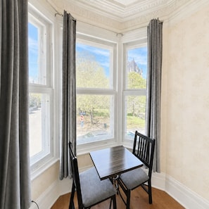Classic Room, 1 King Bed, Non Smoking, Private Bathroom | Iron/ironing board, free WiFi, bed sheets - Manoir Sainte Geneviève (Québec City)