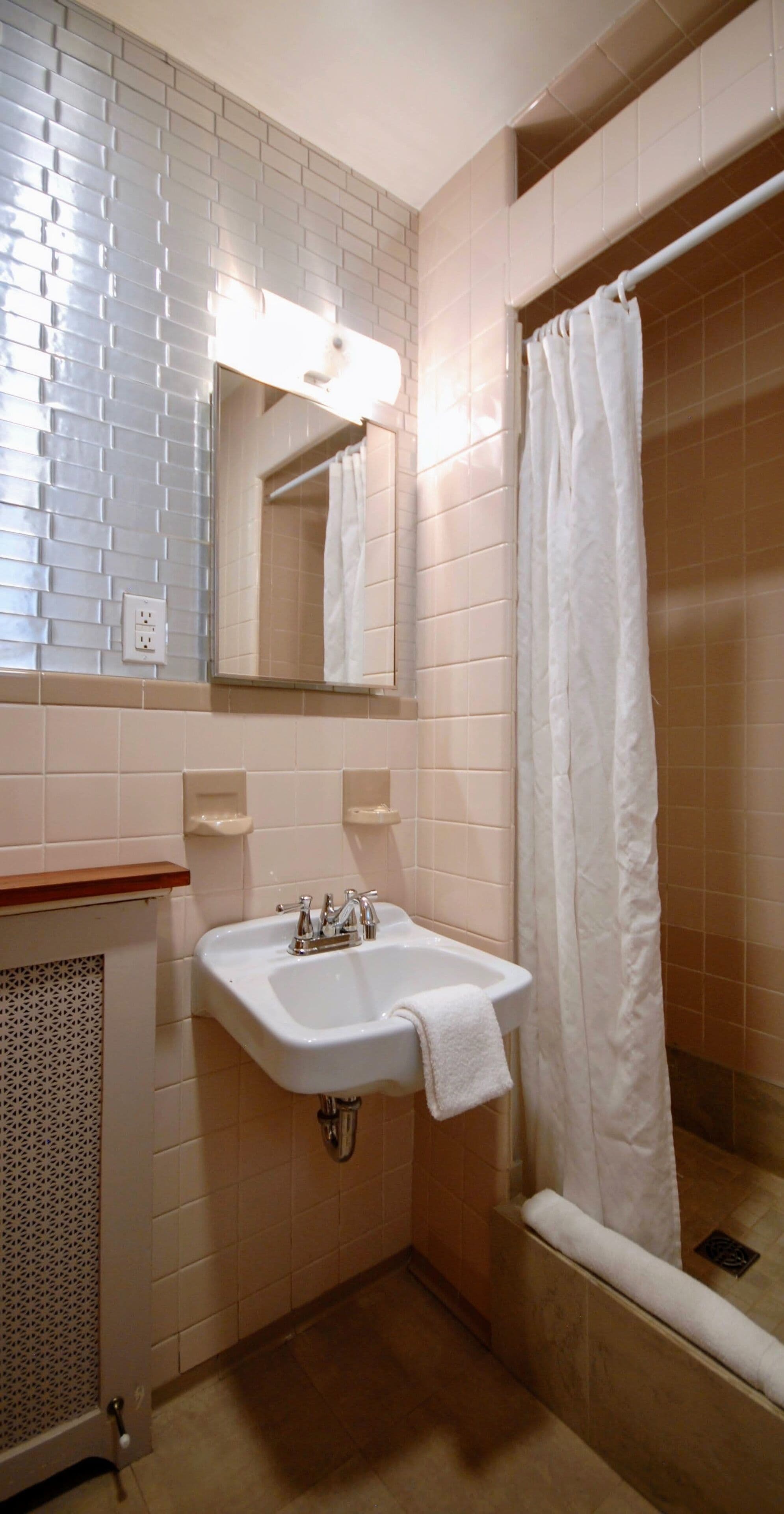 economy room, non smoking, private bathroom | bathroom | shower, rainfall showerhead, hair dryer, towels