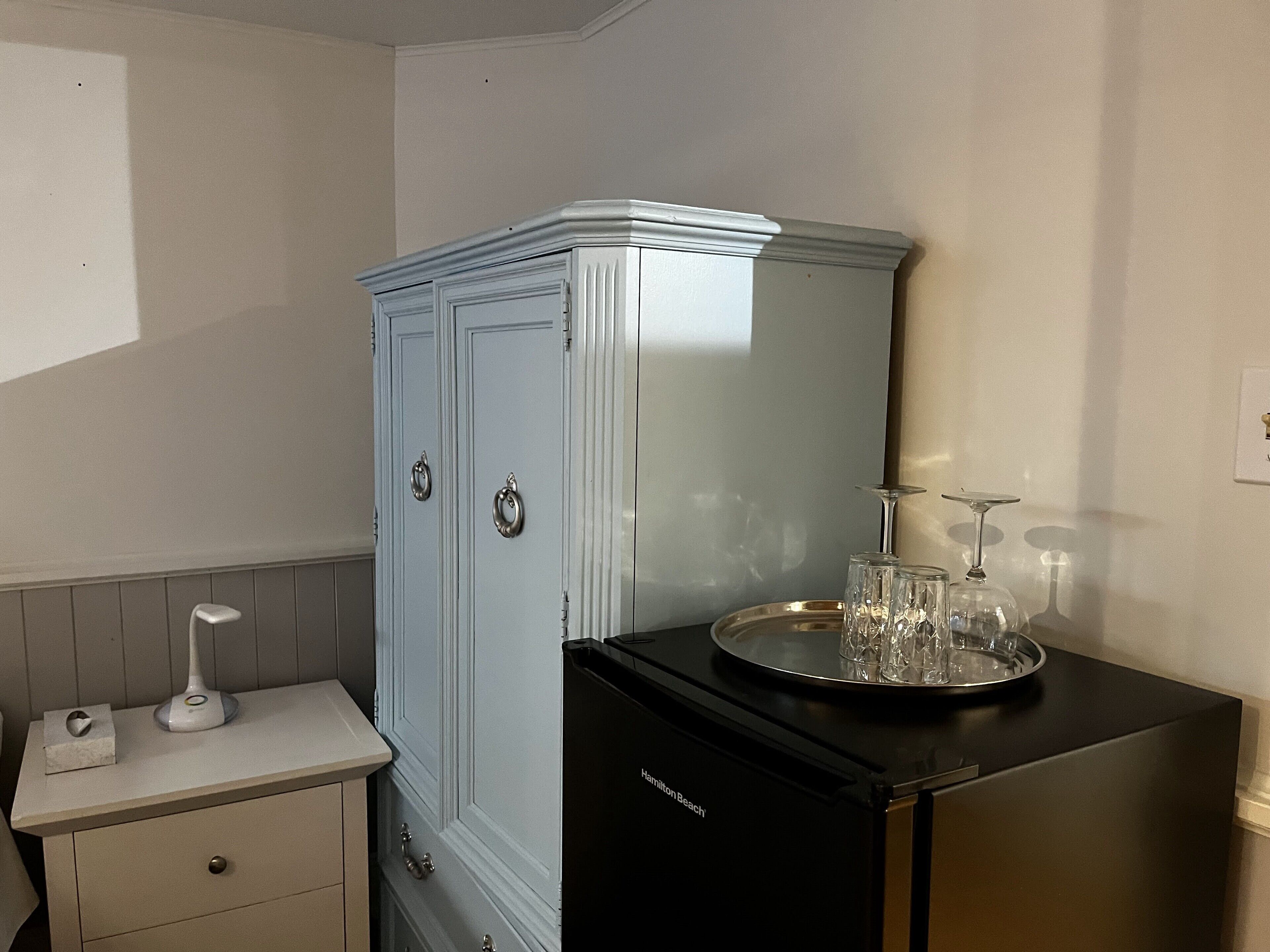 economy room, 1 king bed, non smoking, private bathroom, basement | 1 bedroom, iron/ironing board, free wifi, bed sheets