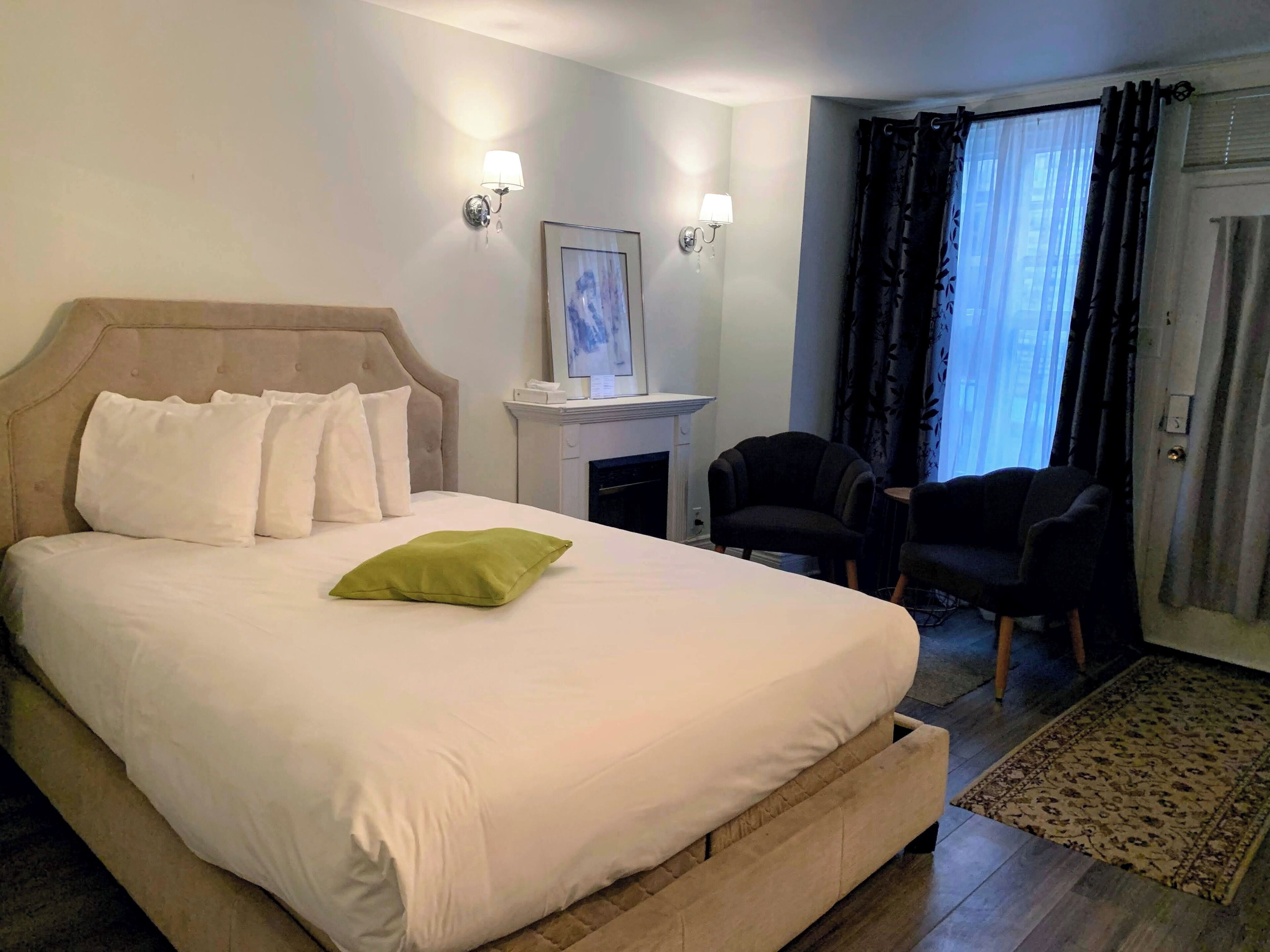 Suíte júnior, 2 quartos, para não fumantes, banheiro privativo | Ferros/tábuas de passar roupa, Wi-Fi de cortesia, roupa de cama