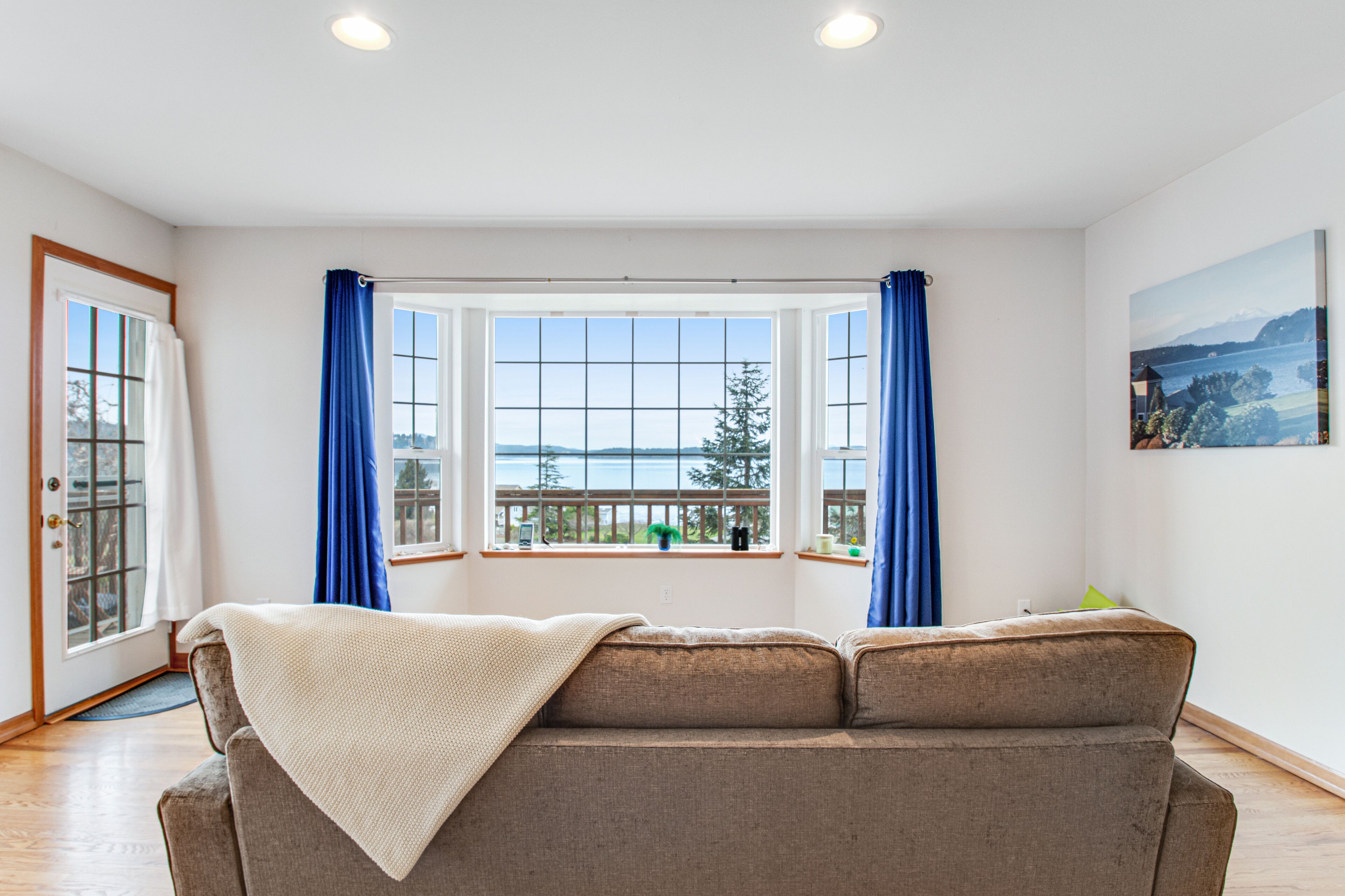 Waterfront, hillside home with amazing views, deck, fast WiFi, & gas fireplace