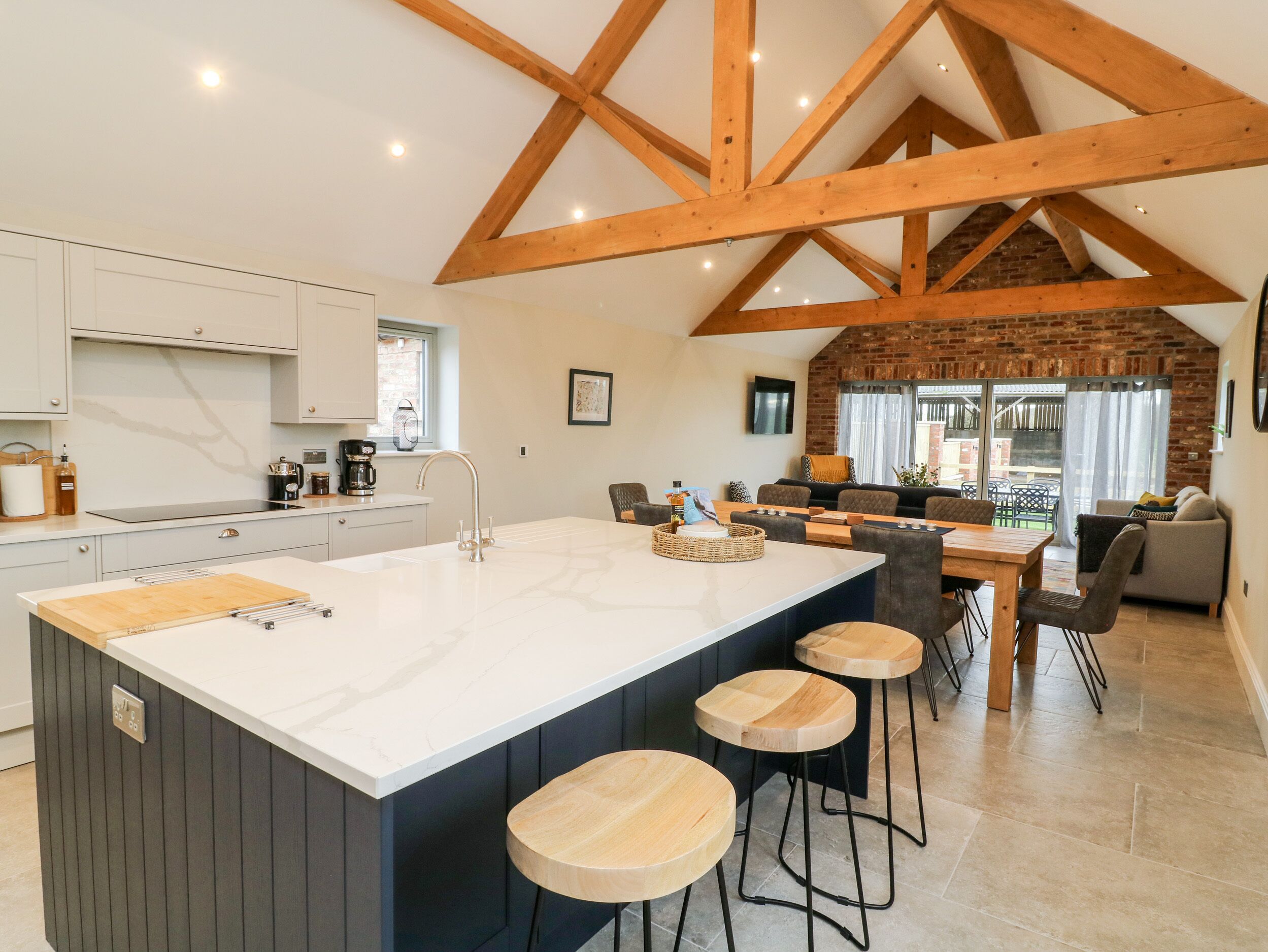 Cottage | Private kitchen | Fridge, dishwasher, cookware/dishes/utensils