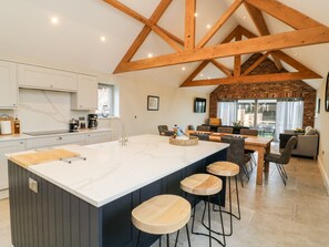 Cottage | Private kitchen | Fridge, dishwasher, cookware/dishes/utensils - The Cart House (York)
