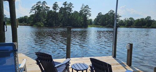 Adorable 1 Bedroom waterfront with kitchenette private dock pet friendly 