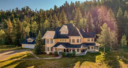 Mountain-view studio with private balcony, wood stove, and fast WiFi