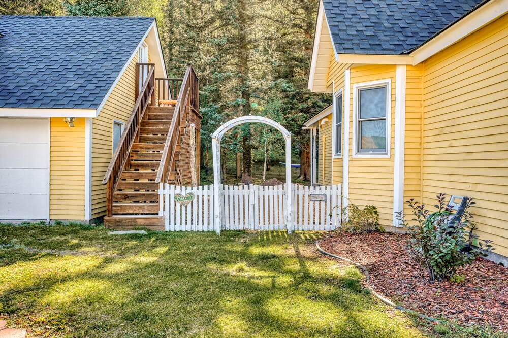 Mountain-view studio with private balcony, wood stove, and fast WiFi