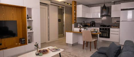 Luxury Apartment | 2 bedrooms, premium bedding, memory-foam beds, in-room safe