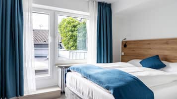 Classic Double Room, 1 Queen Bed, Non Smoking (102) | Balcony view