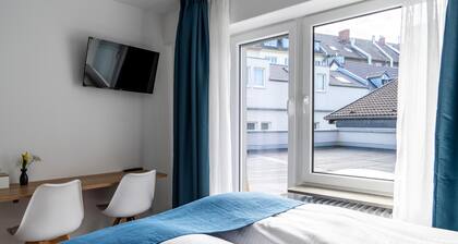 HOTEL83