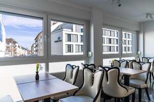 Daily continental breakfast (EUR 15 per person)