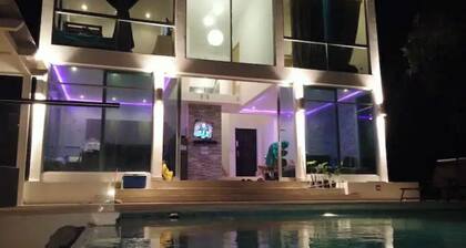 Modern House with Heated Pool and Great Views