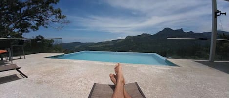 Piscina all'aperto, una piscina riscaldata