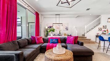 Smart-TV, videospill, bøker og filmbibliotek