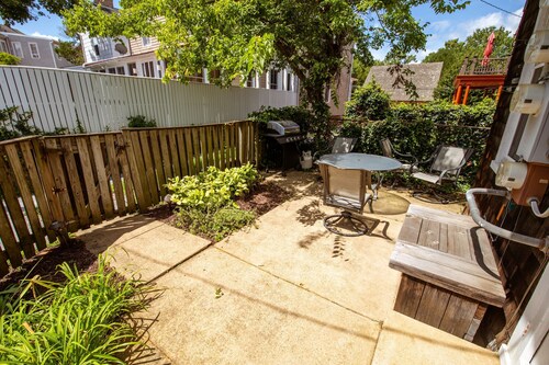 Charming Downtown 3rd Floor 1 Bedroom Apt