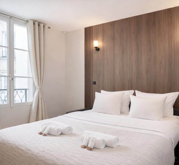 Iron/ironing board, WiFi, bed sheets