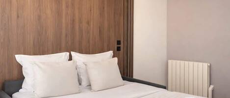 Iron/ironing board, travel cot, WiFi, bed sheets