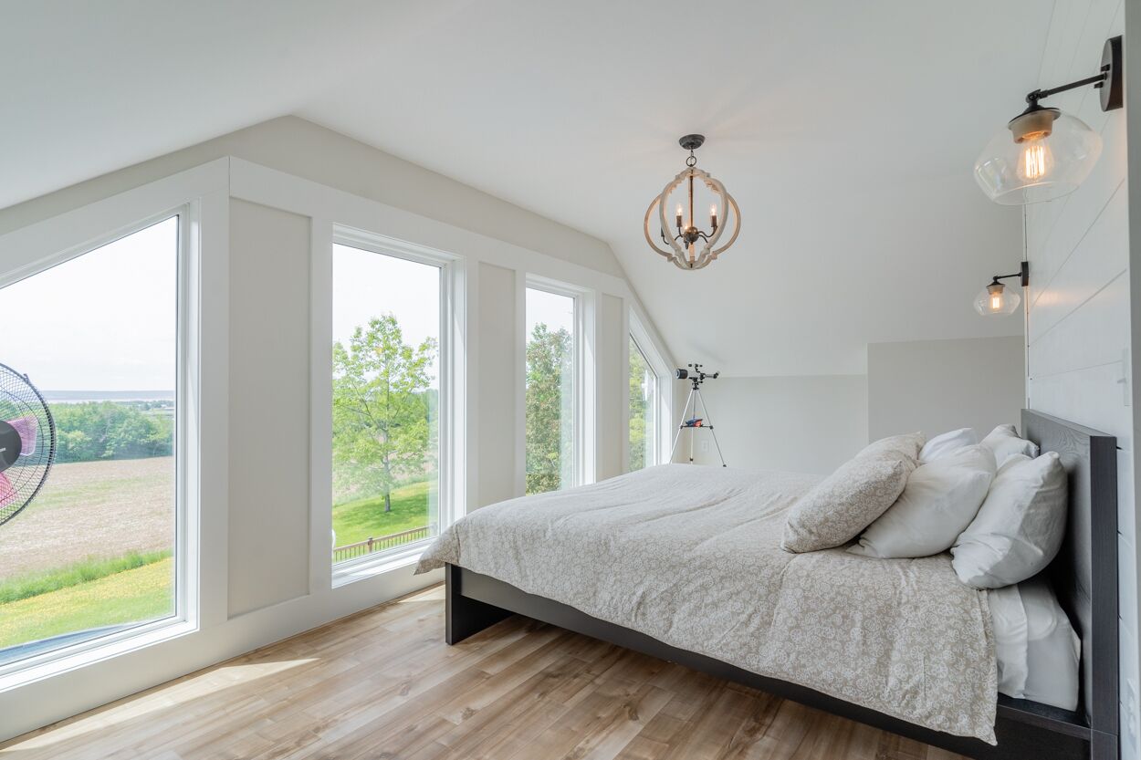 5 多间卧室、客房内保险箱、办公桌、熨斗/熨衣板