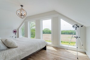 5 slaapkamers, een kluis op de kamer, een bureau
