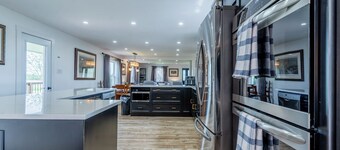 Wentworth Private Cottage with Hot Tub