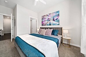 2 habitaciones, tabla de planchar con plancha, cuna de viaje y wifi 