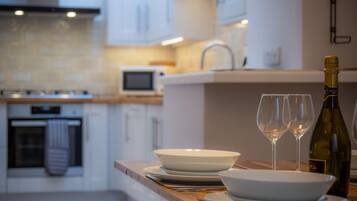 Cottage (3 Bedrooms) | Private kitchen