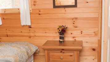 3 bedrooms, iron/ironing board, travel crib, free WiFi
